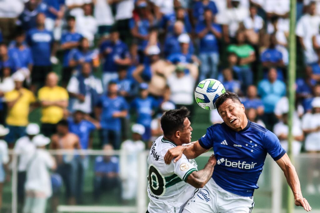 Cruzeiro e Coritiba empatam sem gols no Independência